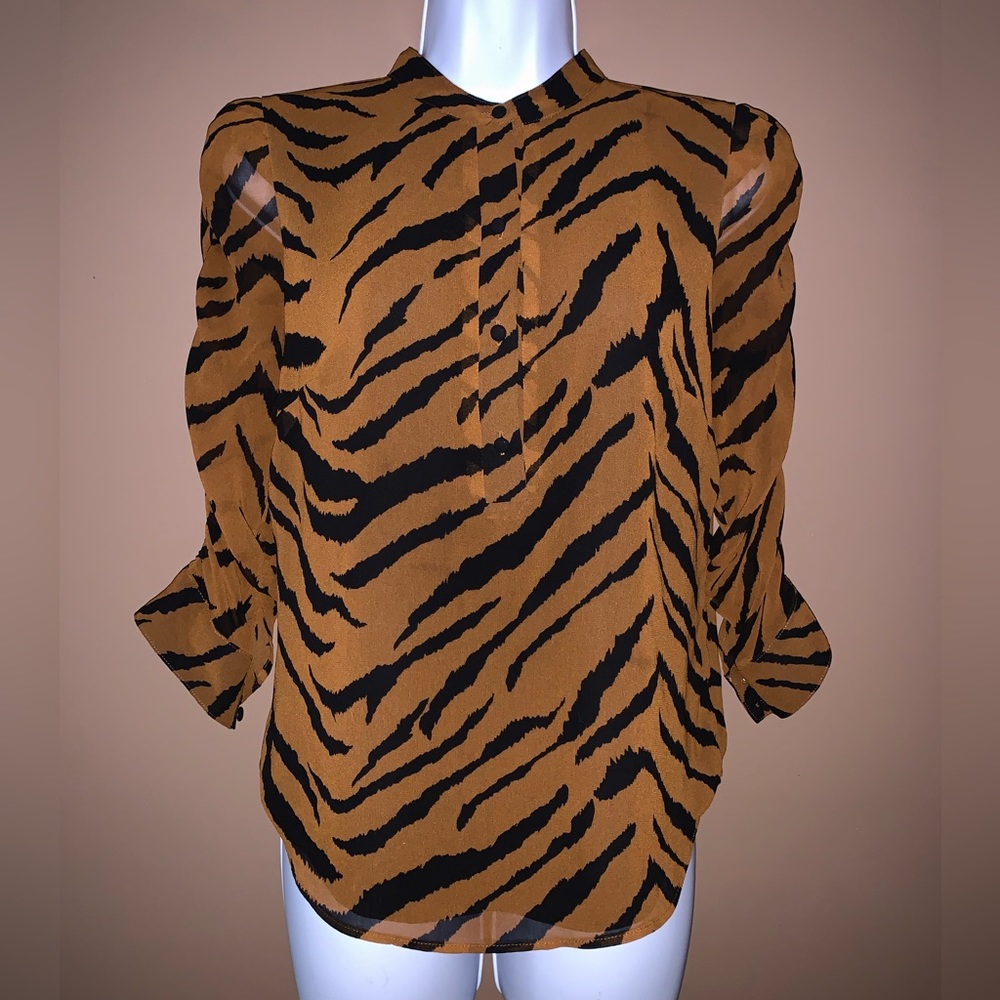 White House Black Market button up blouse top size medium M tiger